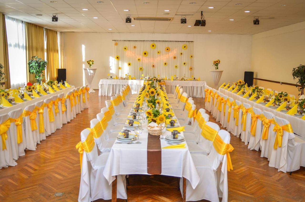 Hotel Magistern Konferencia Es Wellnesshotel シオーフォク エクステリア 写真